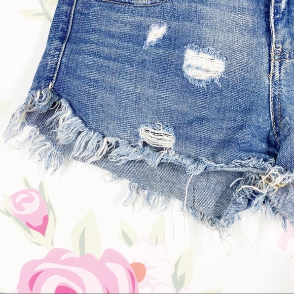 Free People Medium Wash Distressed Denim Jean Shorts 26 - Picture 2 of 10